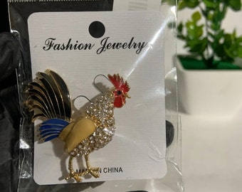 Fashionable Crystal Rhinestone Chicken Brooch Pin for Women - Cute Accessory for Any Outfit