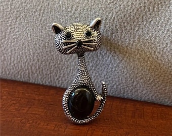 Broche chat élégante pour femmes/hommes – accessoire unique pour vêtements décontractés et formels, argent vintage