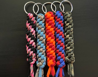 Handmade Paracord Keychain: Outdoors Adventure Gift