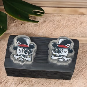 Neo Traditional Skull Stud Set