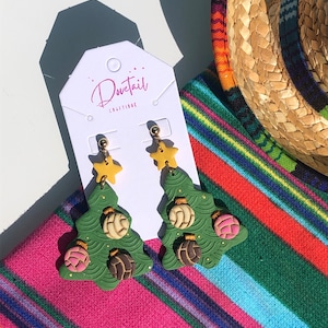 Concha Christmas earrings, concha clay dangles, Mexican sweet bread earrings, Latino-inspired pan dulce earrings, Hispanic heritage jewelry