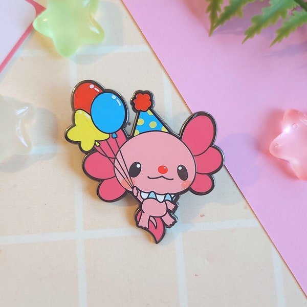 Mignon Axolotl Clown Hard Émail Pin | Insigne de revers d’animal de fête Kawaii Chibi | Broche ballon de cirque unique pour sac Ita, veste, sac à dos, etc.