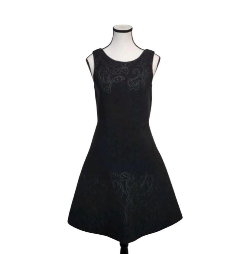 Robe De Cocktail Vera Wang En Dentelle - Manches Longues, Couleur Marine/nue, Taille 2 - Neuf Avec étiquettes