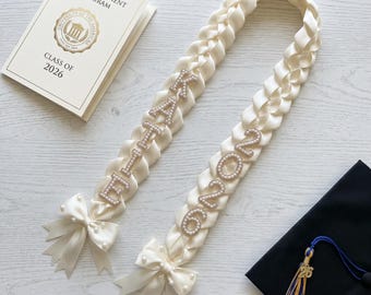 Braided Satin Graduation Lei Necklace Pearl Name, Custom Grad Lei with Bow, Class of 2026 Grad Necklace for Her, College Senior Photo Prop