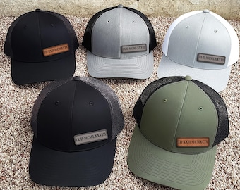 Gorra personalizada con números romanos, gorra personalizada con fecha de aniversario 112, gorra de malla a juego para parejas, atuendo de luna de miel, gorra snapback para boda