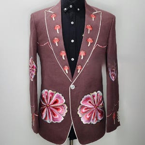 Men&#39;s Premium Maroon 2Pc Bespoke Western Suit Flowers Embroidered With Piping Tuxedo Country Retro Prom Wedding Party Designer Attire Outfit