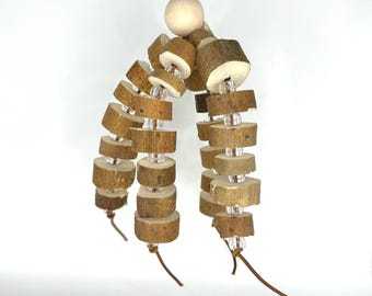 Barky Bonanza: Brinquedo de madeira Sola para roer, ideal para pássaros pequenos e papagaios.