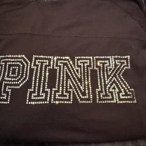 Sweatshirt mit Strasssteinen