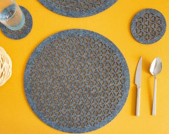 2pcs Round Geometirc Placemat Set with coasters, Grey Round Felt Placemat 14,96' (38 cm) ( 2 Pcs Placemats & 2 Pcs Coasters)