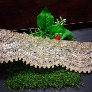 Bordure festonnée crème dorée miroir et bordure ornée de perles zari indien large bordure en dentelle brodée de sequins large par mètre