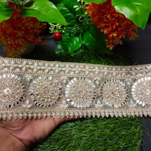 1 mètre festonné crème doré miroir et bordure embellie de perles zari indien large travail de perles dentelle broderie de paillettes large bordure par mètre