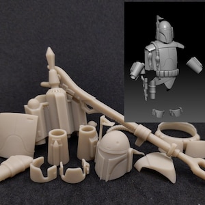 Może przedstawiać: Zestaw niemontowanych plastikowych elementów modelu do figurki akcji Star Wars Boba Fett. Elementy obejmują hełm, tułów, nogi, ramiona i włócznię.