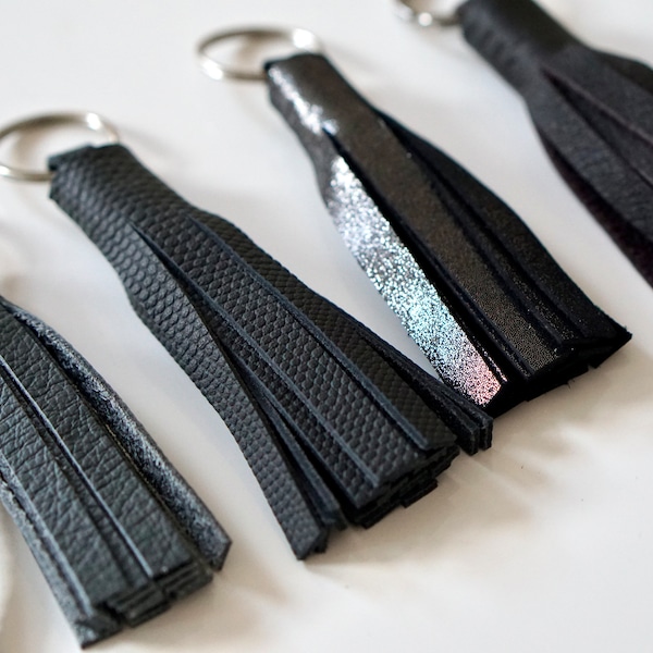 Quasten Tassel Schlüsselanhänger PomPom aus echtem Leder • grau | schwarz glitzer | braun