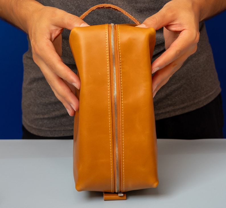 Personalized Men's Leather Toiletry Bag, Groomsmen Gifts, Men's Leather