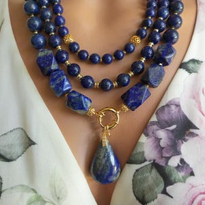 Lapis lazuli-kralenketting: marineblauwe edelsteen-statementsieraden met meerdere strengen