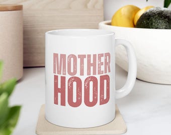 Taza de cerámica rosa con la inscripción "Maternidad"