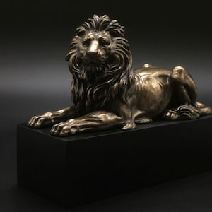 Veronese Lion Statue: Luxury Art Deco Figurine