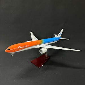 B777 KLM - ORANGE PRIDE - Scale 1/157 - 47cm - 18.5 in - Airplane Model I Gift for Aviation Enthusiasts I Unique Pilot Collectors Gifts Lux