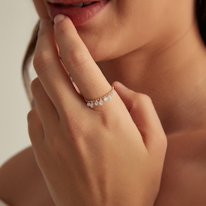 18K Gold Floating Diamond Chain Ring, Au750 Adjustable Slider Ring - Etsy