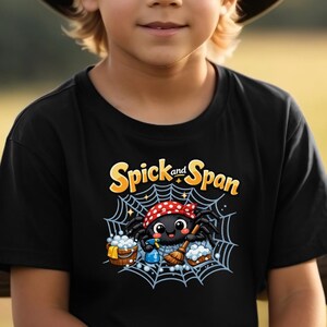 Koszulka dla malucha "Spick and Span", uroczy t-shirt z motywem sprzątania z pająkiem, dziecięca koszulka z nadrukiem, zabawna koszulka do sprzątania dla dzieci