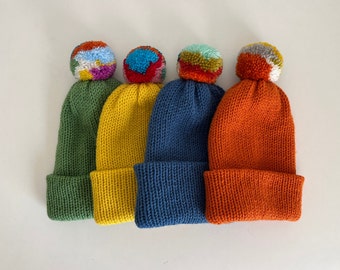 Gorro de bebé tejido a mano: Gorro de invierno con pompón acanalado