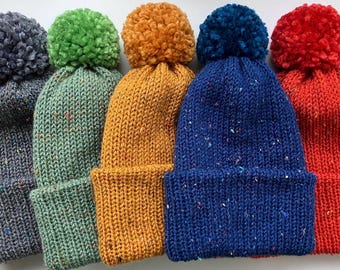 Gorro de invierno unisex de punto acanalado moteado con pompón de tweed hecho a mano para mujer y hombre