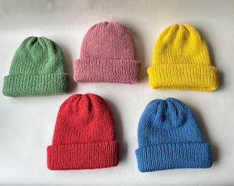 Gorro de punto colorido hecho a mano para bebés, niños y adultos, gorro de invierno acanalado.