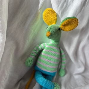 Tapis a histoire basé sur la célèbre comptine une souris verte -  France