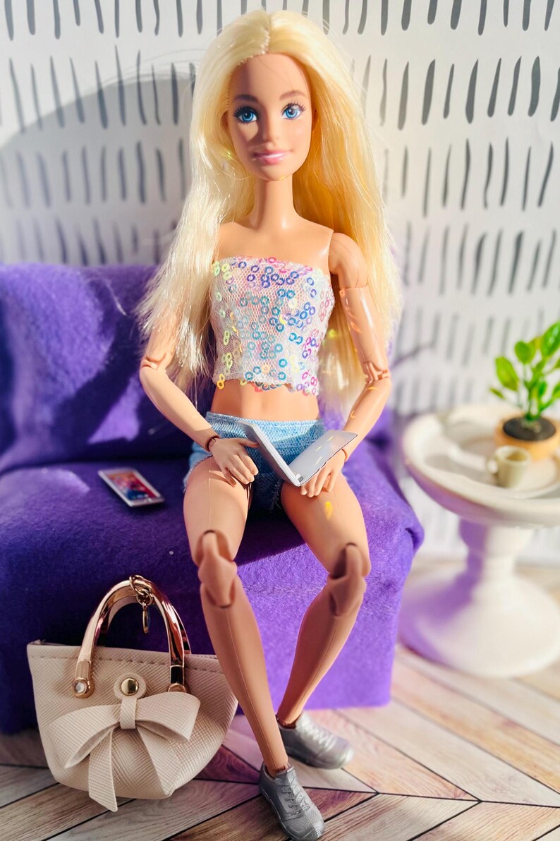 Designer Doll Purse Miniature Fashion Handbag Happy Face Gold Charm Luxury Clutch Accessory 12 Inch Fashion Doll Compatible Barbie Accessories Premium Quality Gold Accent Handle Dollhouse Miniature Collectible Toy 1/6 Scale Model Display