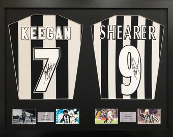 Kevin Keegan i Alan Shearer z Newcastle United Machine podpisali koszulkę Frame