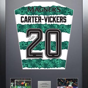 Esposizione della maglia autografata da Cameron Carter-Vickers del Celtic, stagione 2024