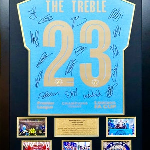 Gesigneerde shirtlijst Manchester City seizoen 2023 Treble Winners