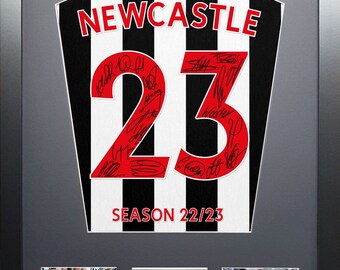 Rama koszulki z autografem zespołu Newcastle United 2023 Team Machine