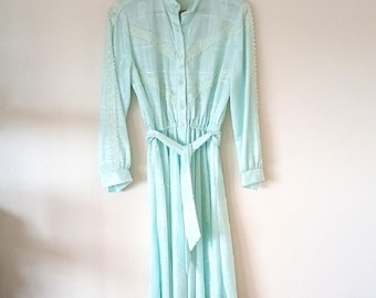 Vintage 60s Discovery Fashions Dress With Belt And Lace Trim