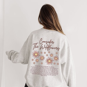 Betrachten Sie die Wildblumen Christian Sweatshirt Betrachten Sie die Lilien Christian Merch Jesus Bekleidung Wild Flower Shirts Glaube basierte Rundhalsausschnitt