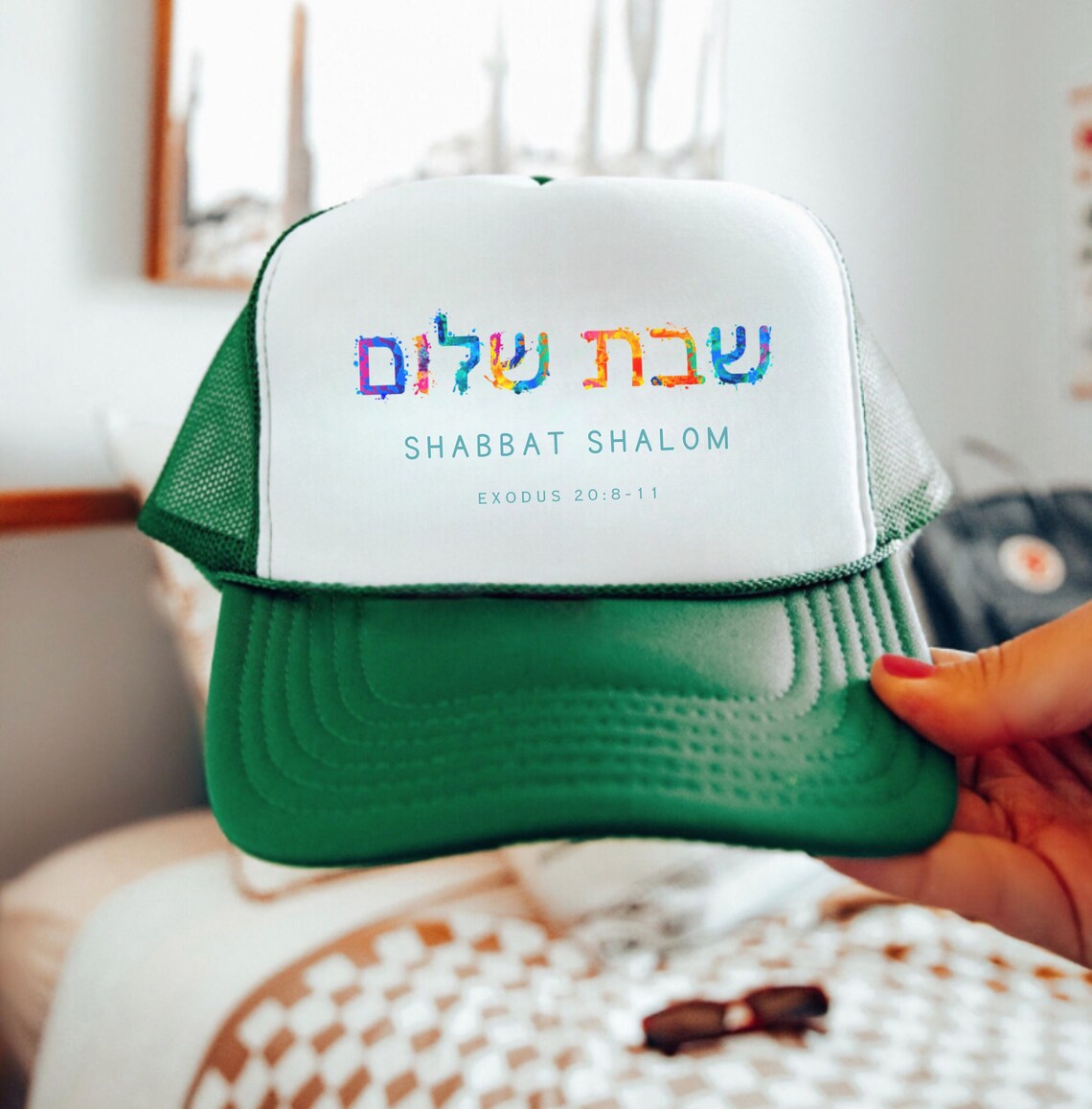 Customized Flat Brim Embroidered Trucker Hats Sports Caps Mesh Back Trucker Hats