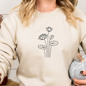Custom Birth Flower Sweatshirt, Custom Birth Flower Shirt, Family Birth Flower, Birth Month Shirt, Gigi Gift, Personalized Gift For Mom