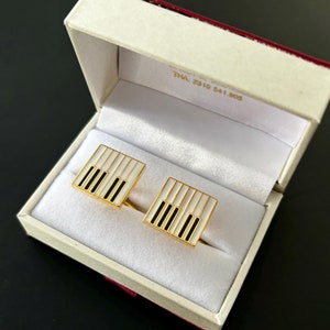 A premium set of gold plated cufflinks piano style, in a premium box