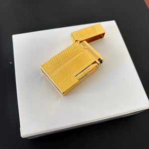 Vintage Gold-Plated James Bond-Themed Lighter – Sleek, Elegant & Collectible, Perfect for Luxury Enthusiasts and Classic Style Lovers