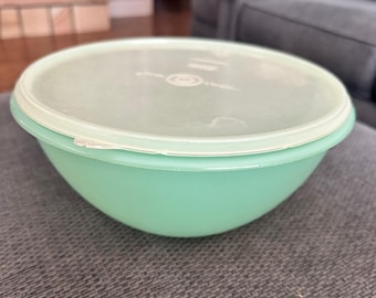 Vintage Tupperware Wonderlier Green Bowl 237-1 with 230-3 Lid