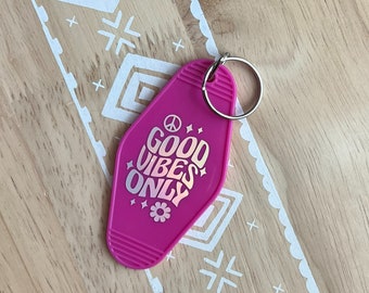 Good Vibes Only Motel Keychain: Retro Car Accessories