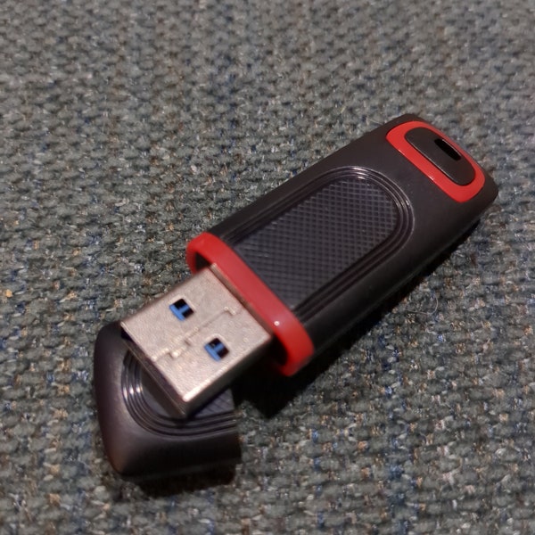 Secure Linux AND Whonix 64GB USBSTICK