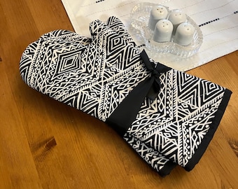 Black and White Oven Mitt, African Print Port Holder