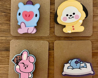 Broches de madera inspirados en BTS / BT21, alfileres de madera, regalo de madera, joyería de madera, accesorios de madera, regalo bonito