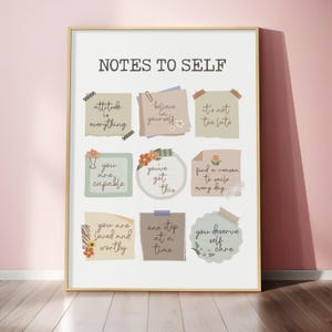 Może przedstawiać: Drukowany plakat z tekstem "NOTES TO SELF" u g&oacute;ry. Plakat zawiera dziewięć kolorowych karteczek samoprzylepnych z motywacyjnymi cytatami, takimi jak "postawa to wszystko", "wierz w siebie" i "jesteś zdolny".