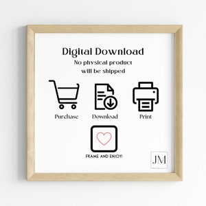 Pu&ograve; includere: Una grafica di download digitale con istruzioni su come acquistare, scaricare e stampare un file stampabile. La grafica presenta un carrello della spesa, un documento con una freccia di download, una stampante e un cuore in un quadrato. Il testo "Download digitale" &egrave; in cima alla grafica, e il testo "Nessun prodotto fisico verr&agrave; spedito" &egrave; sotto. Il testo "Acquista", "Scarica" e "Stampa" &egrave; sotto le icone. Il testo "INCADRA E GODITI!" &egrave; sotto l'icona del cuore. Il testo "HOLIDAY JM PRINTABLES" &egrave; nell'angolo in basso a destra della grafica.