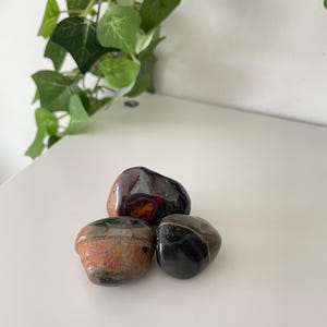 Tumbled Onyx ~ Tumbled Black Onyx ~ Black & Yellow Onyx ~ Onyx ~ Tumbled Crystals ~ Tumbled Shiny Black Onyx