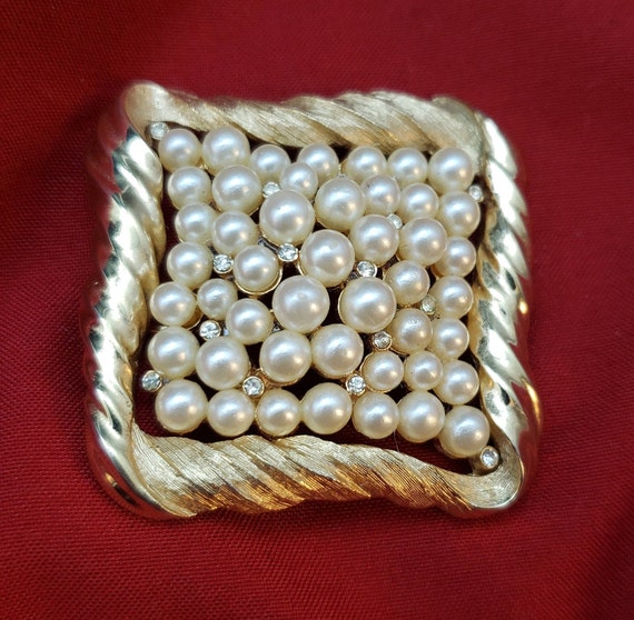 Gold Pearl Square Brooch by Crown Trifari - image 4