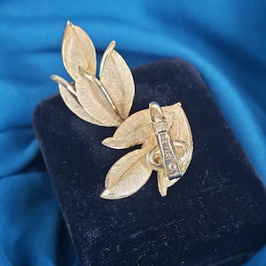 Vintage Crown Trifari Gold Leaf Clip On Earrings