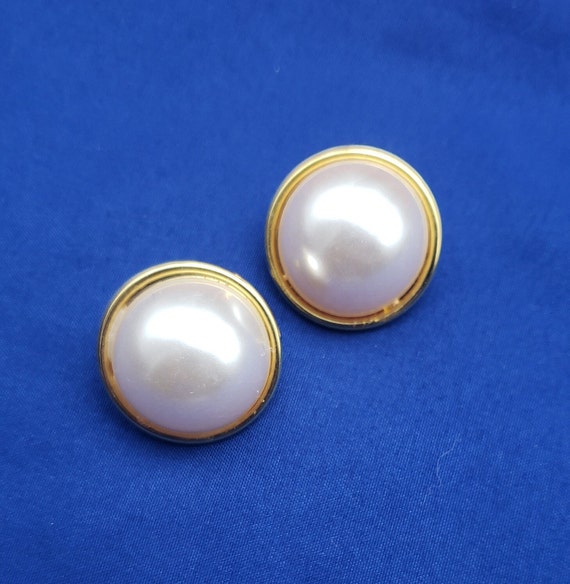 Vintage Large Gold Pearl Stud Earrings - image 6